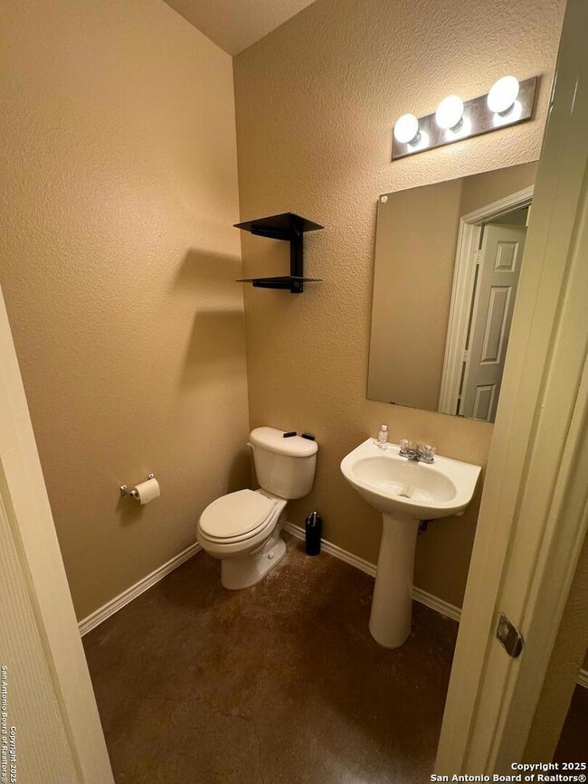 10815 Mathom Landing unit 1, Universal City, TX 78148 - photo 5