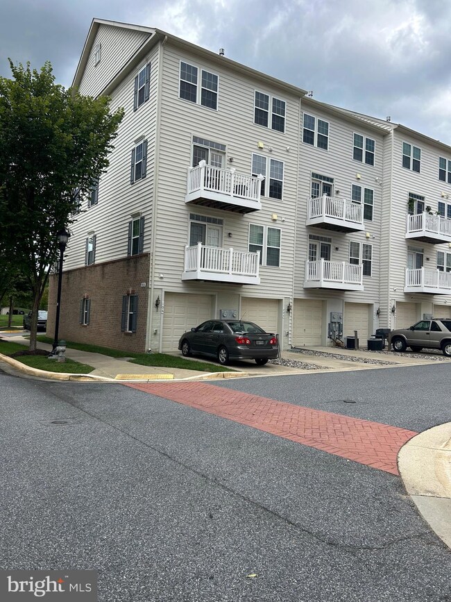 910 Hall Station Dr unit 106, Bowie, MD 20721 - photo 4
