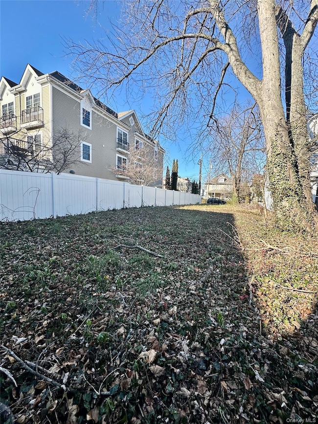 25 Minerva Place, White Plains, NY 10601 - photo 2