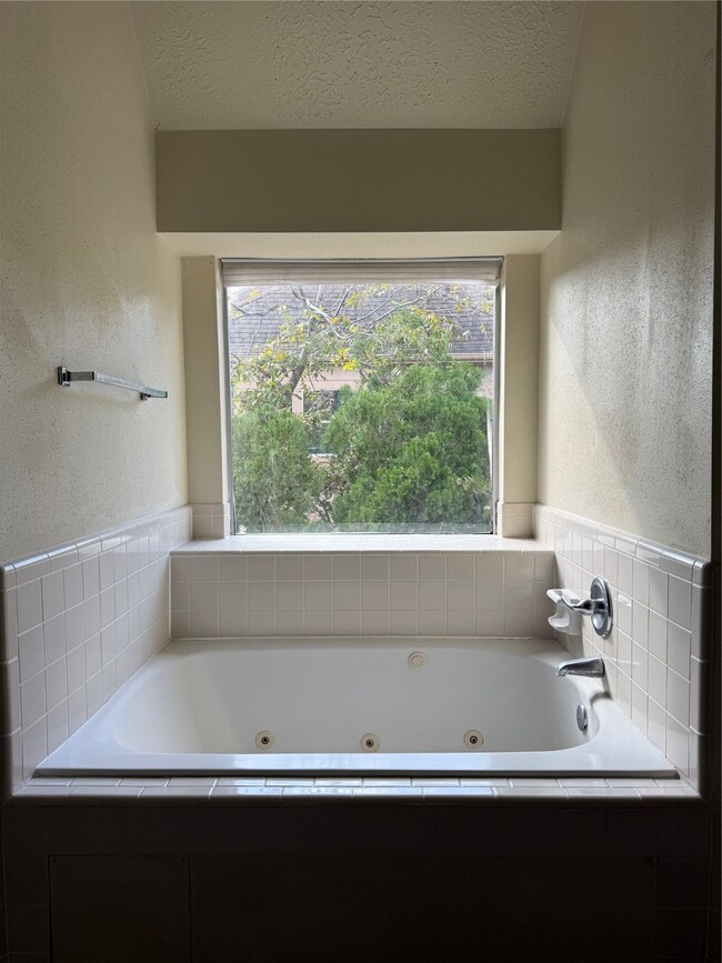 9731 New Kent Dr, Sugar Land, TX 77498 - photo 6