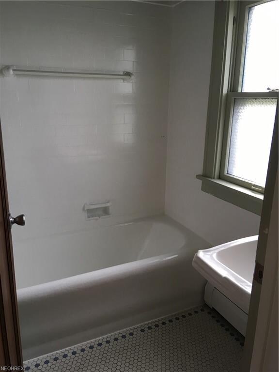 17920 Rosecliff Rd, Cleveland, OH 44119 - photo 5