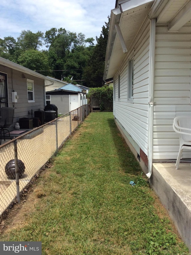 809 Clovis Ave, Capitol Heights, MD 20743 - photo 2