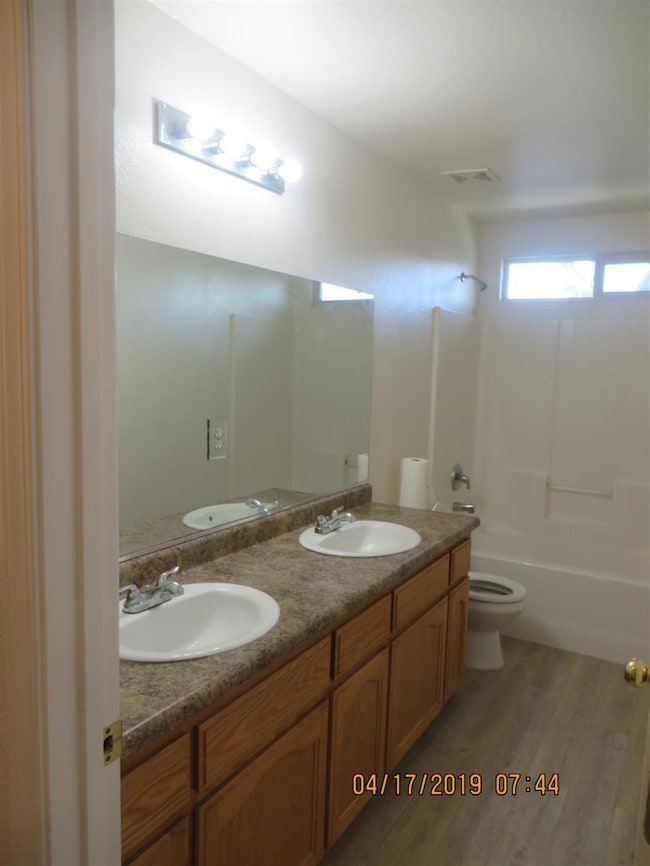 320 N East St unit A, Hanford, CA 93230 - photo 7