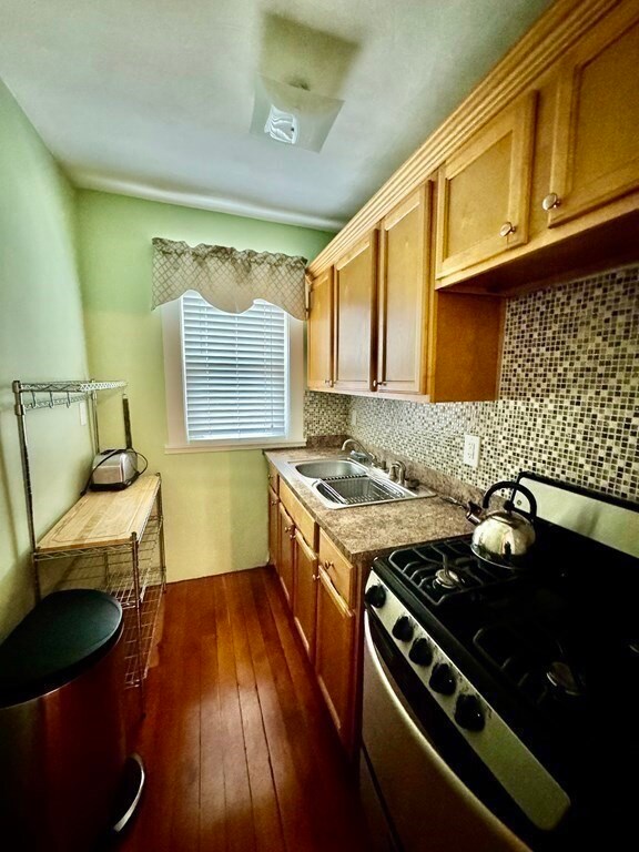 16 Dover St unit 2nd fl, Fairhaven, MA 02719 - photo 7