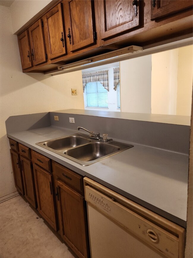 1904 Chelsea Ct, Rosenberg, TX 77471 - photo 6