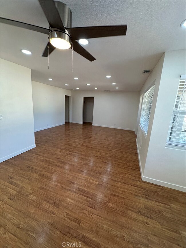 19140 Strathern St, Reseda, CA 91335 - photo 7