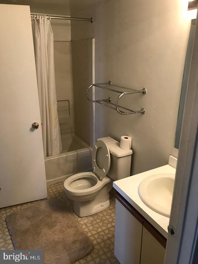 1023 Governor Cir, Wilmington, DE 19809 - photo 6