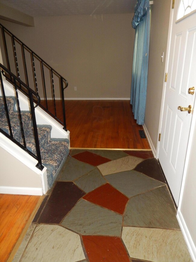 4843 Karl Rd, Columbus, OH 43229 - photo 4