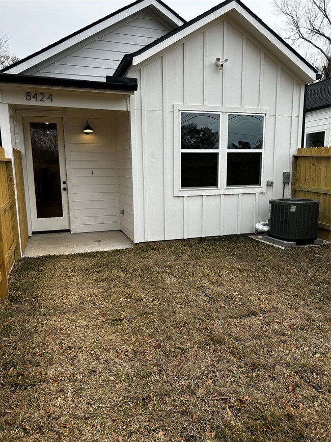 8424 Wileyvale Rd unit A, Houston, TX 77016 - photo 4