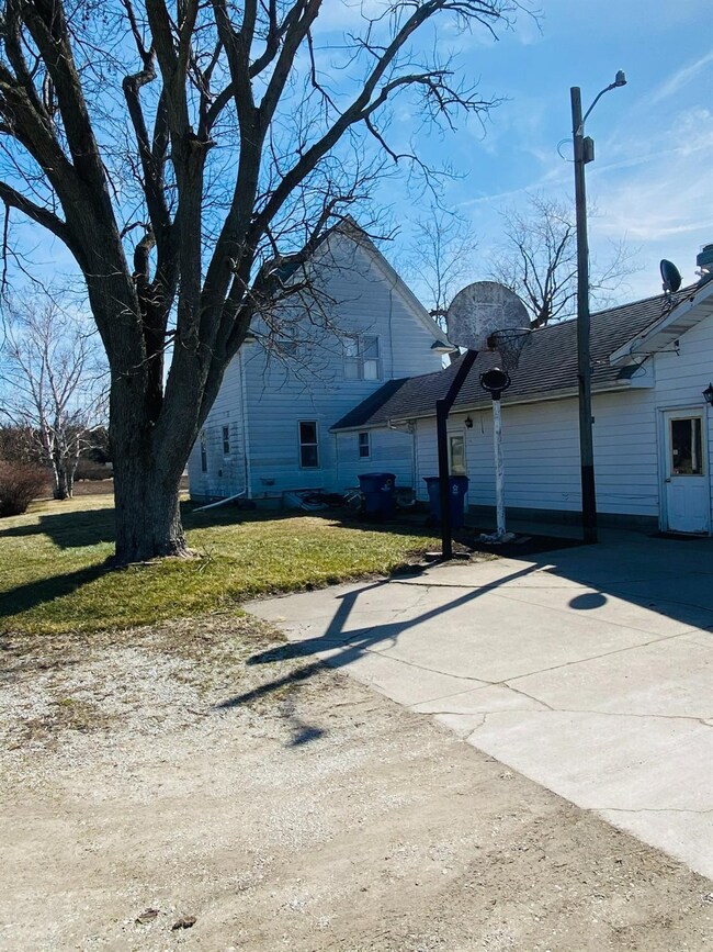 104 S 325 E, Valparaiso, IN 46383 - photo 3