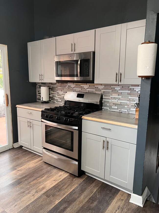 1263 Navajo Dr, Carpentersville, IL 60110 - photo 4