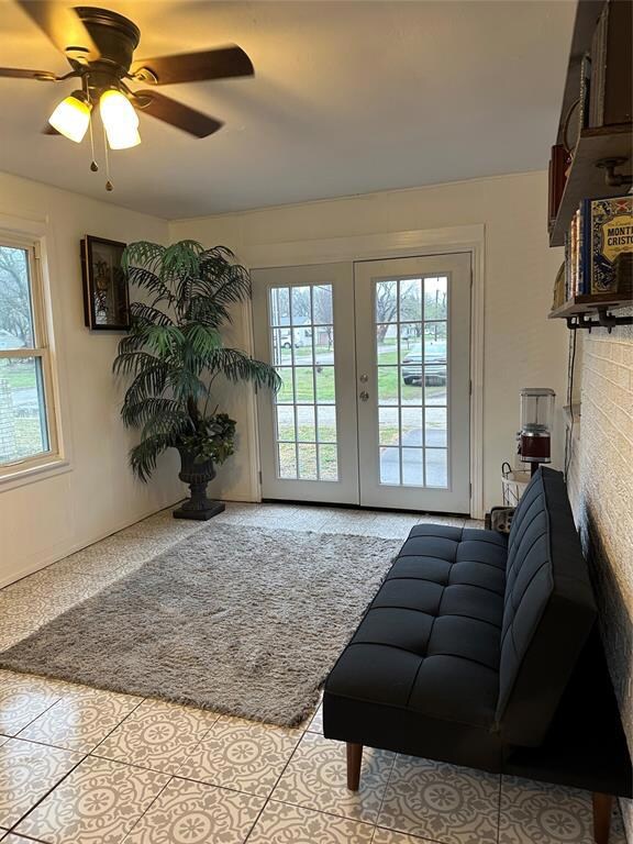 1010 S Clements St, Gainesville, TX 76240 - photo 3