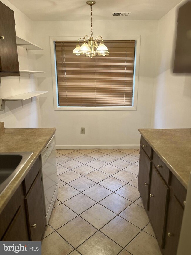 1003 Scarlet Oak Ct unit 1D, Hampstead, MD 21074 - photo 4