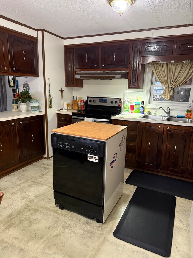 1013 Camelot Dr, Exeter, NH 03833 - photo 6