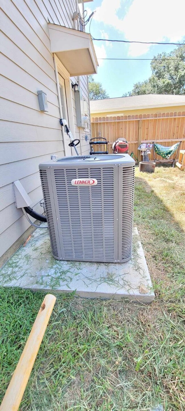 3405 3rd St, Bay City, TX 77414 - photo 3