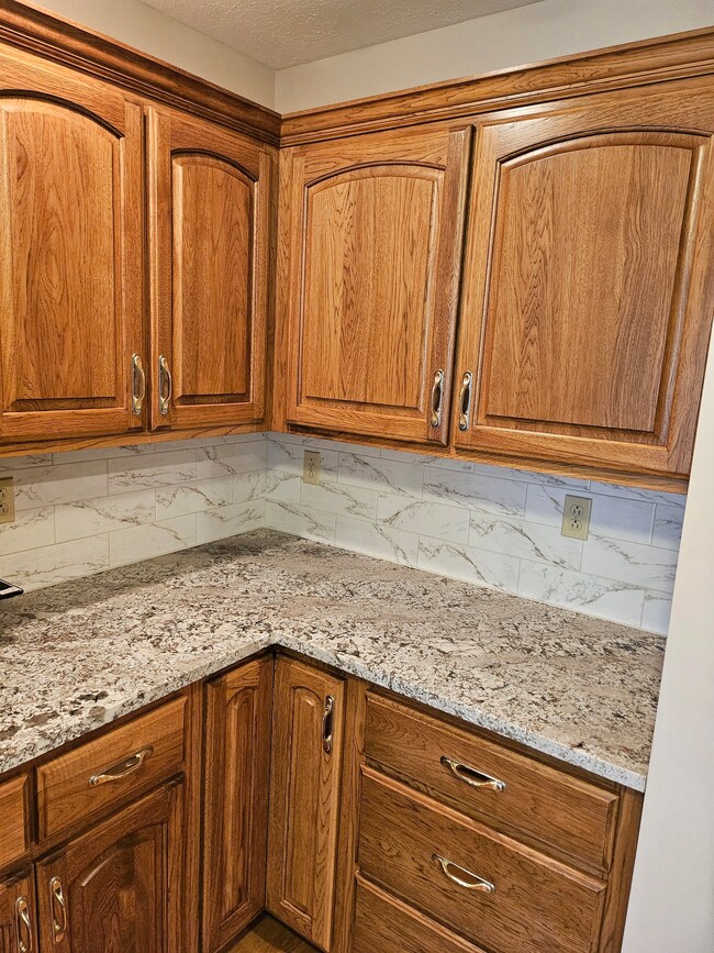 3129 Glenview Dr unit 8, Anderson, IN 46012 - photo 6