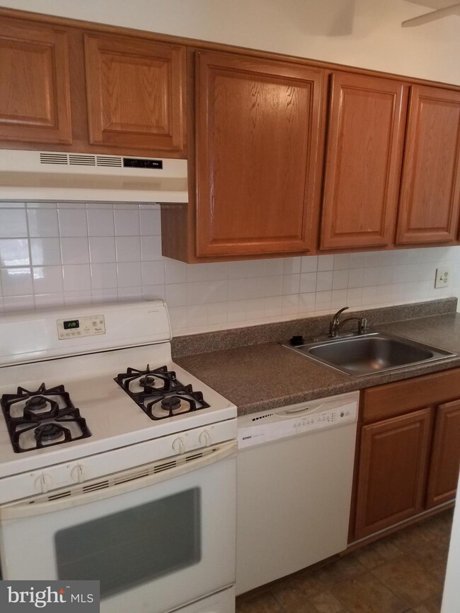 2309 Greenery Ln unit 101, Silver Spring, MD 20906 - photo 2