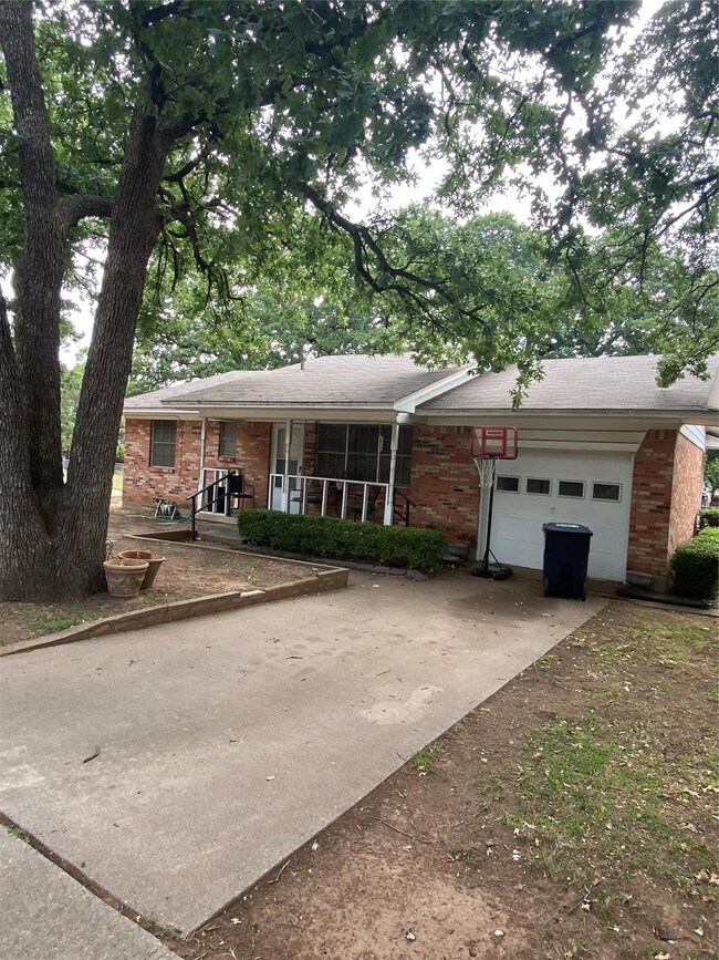 2118 Mercedes Rd, Denton, TX 76205 - photo 3