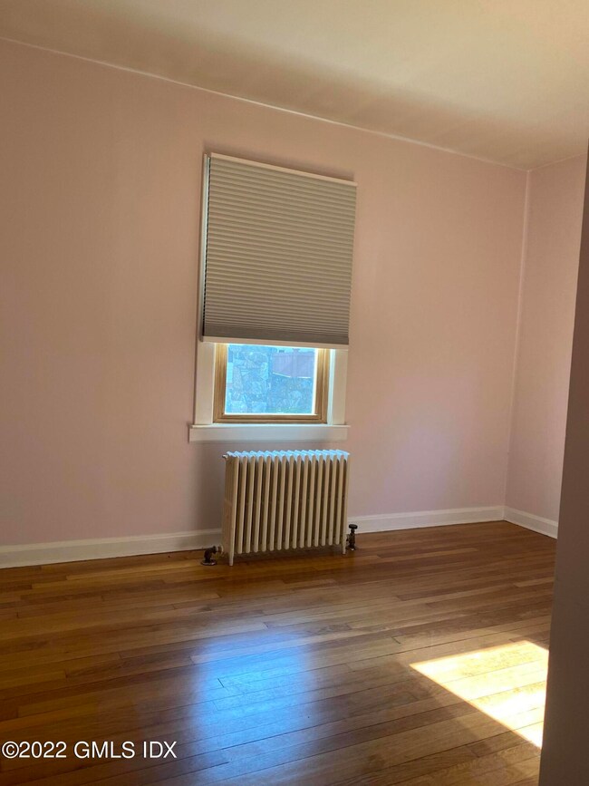 33 Cognewaugh Rd, Cos Cob, CT 06807 - photo 4