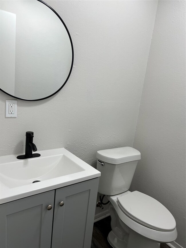 6300 Midway Rd unit D, Springtown, TX 76082 - photo 7