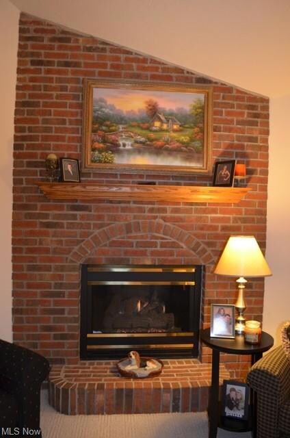 Gas fireplace that starts with a remote control st