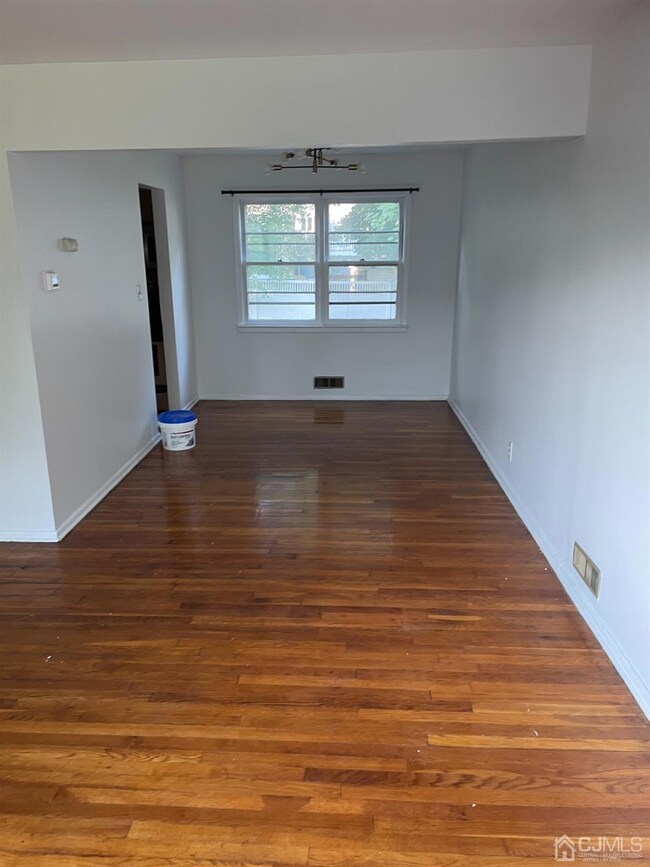 41 Memorial Pkwy, Metuchen, NJ 08840 - photo 5