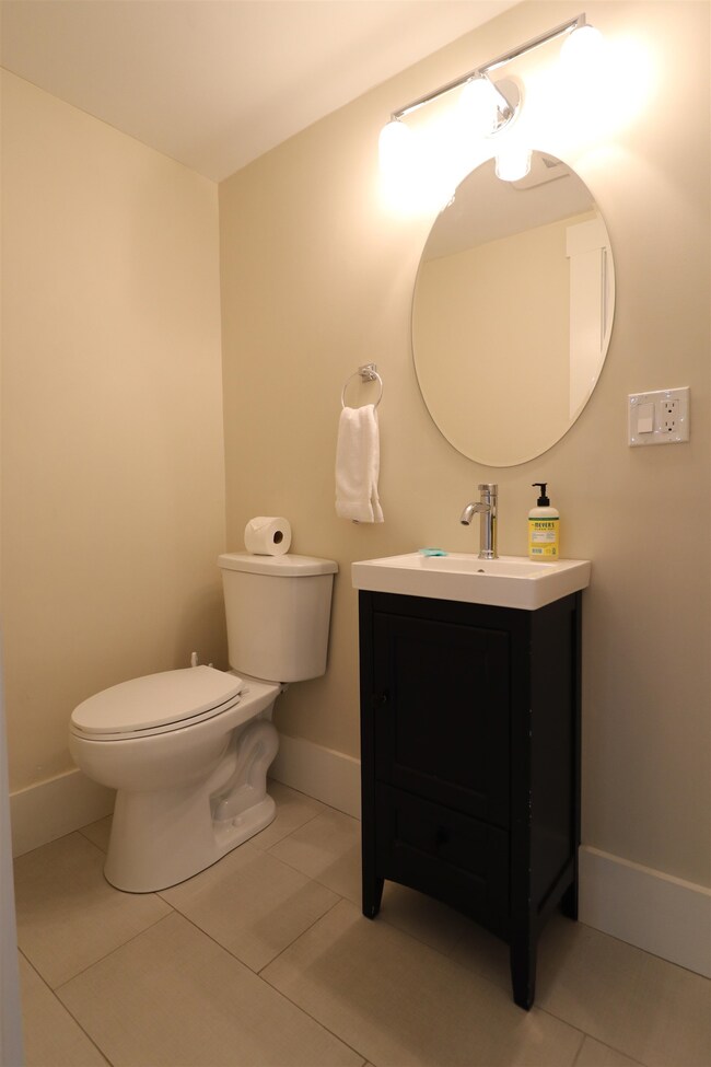 1952 Quechee Main St unit Main House, Hartford, VT 05001 - photo 6