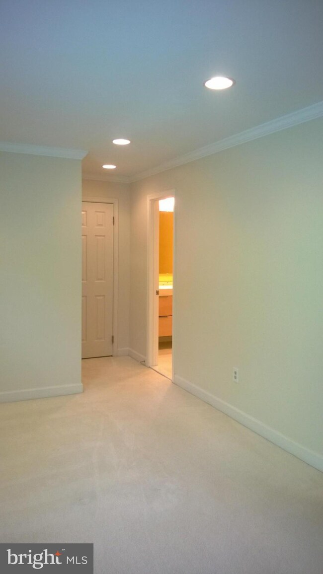 6803 Mclean Province Cir, Falls Church, VA 22043 - photo 3