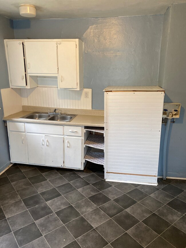 1608 W 16th St, Anderson, IN 46016 - photo 5