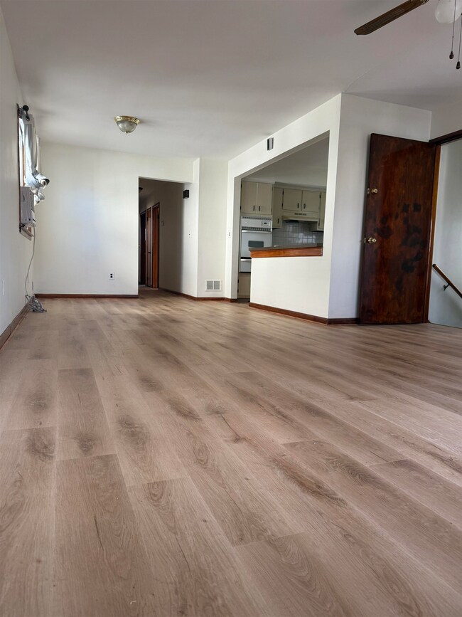 106 Lord Ave unit 2nd floor, Bayonne, NJ 07002 - photo 6