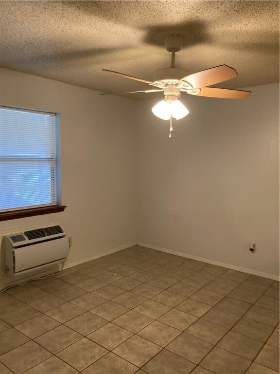 203 S Baggett St unit 2, Prairie Grove, AR 72753 - photo 2