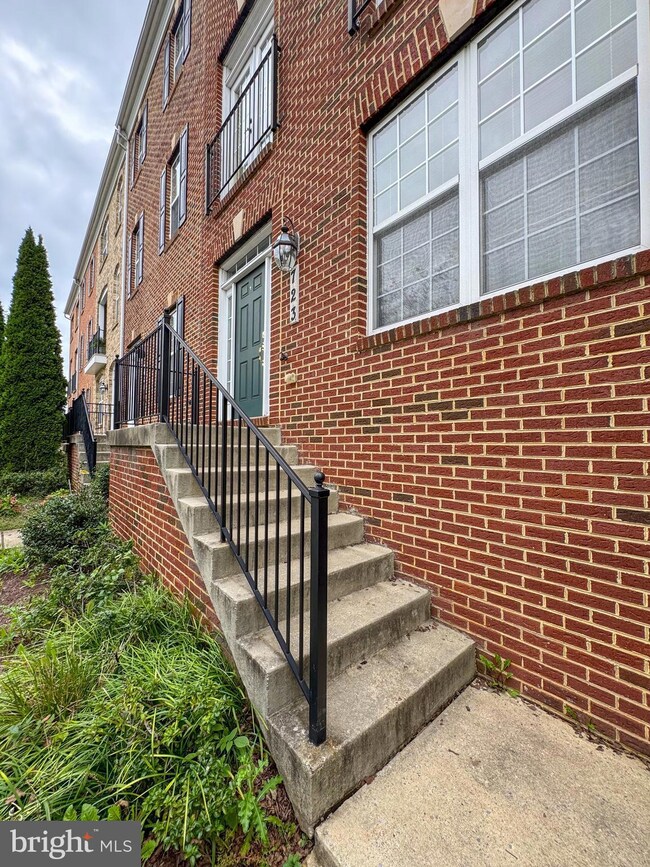 723 Hidden Marsh St, Gaithersburg, MD 20877 - photo 3