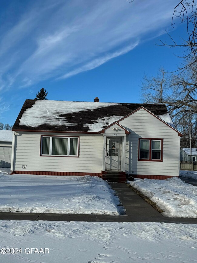 1216 Oak St, Grand Forks, ND 58201 - photo 2