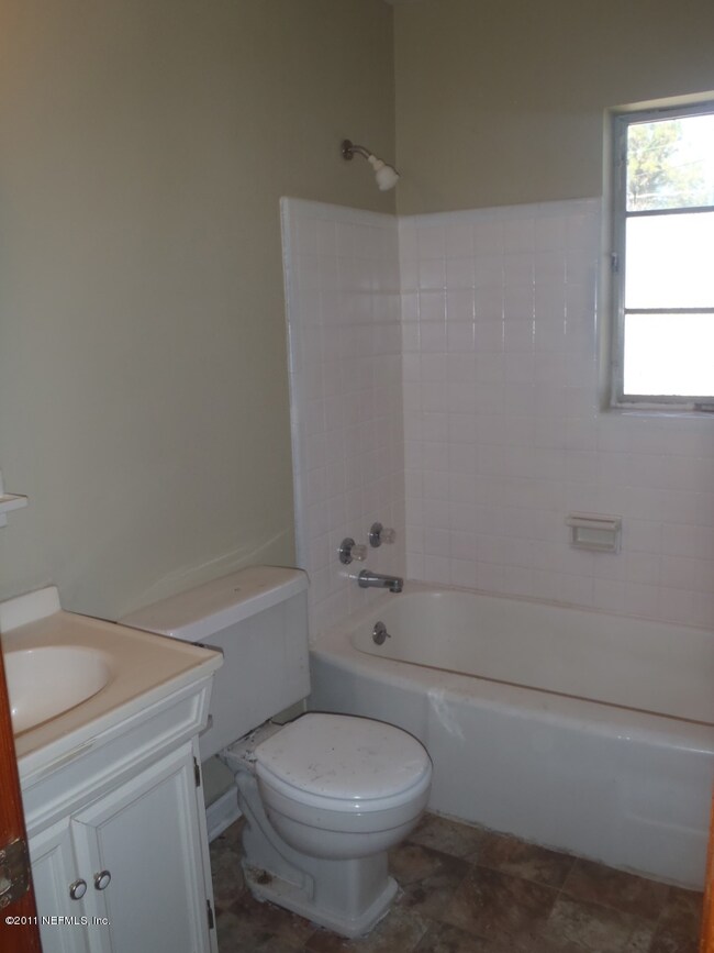 8930 Macarthur Ct S, Jacksonville, FL 32216 - photo 7