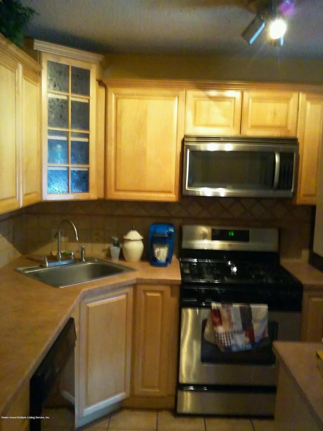 10 Ashley Ln, Staten Island, NY 10309 - photo 5