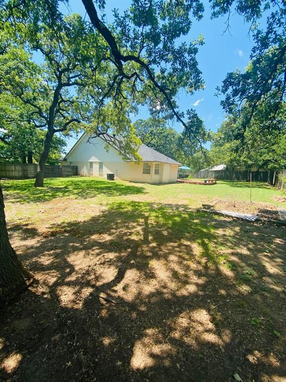 602 Dogwood St, Springtown, TX 76082 - photo 6