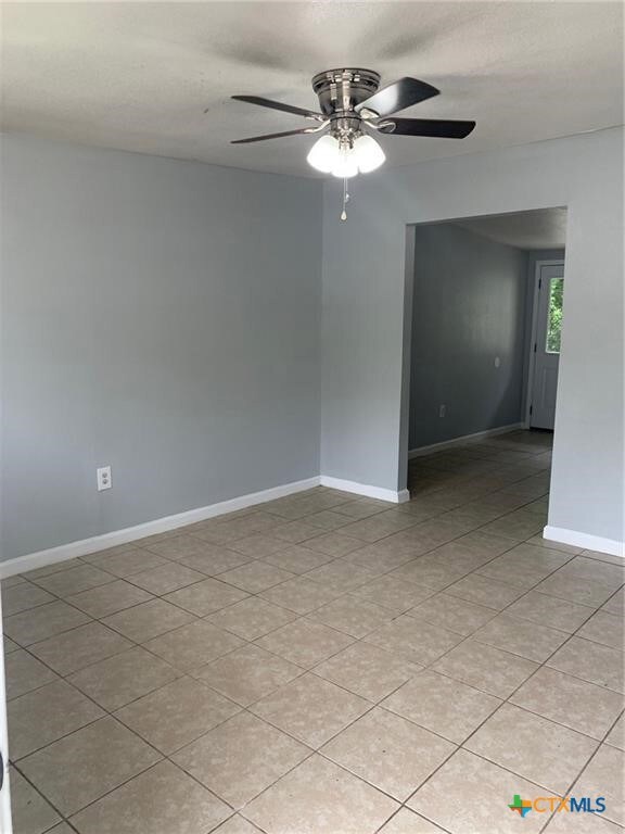 1015 Hackberry St unit A, San Marcos, TX 78666 - photo 2