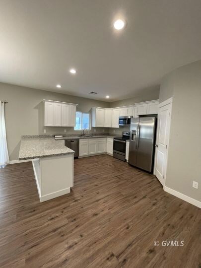 Kitchen w/ Corner Pantry