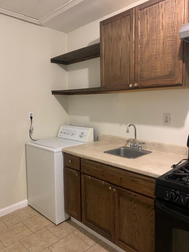 1822 Lone Oak Rd unit B, Houston, TX 77093 - photo 3