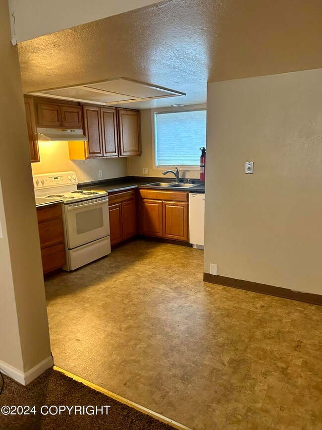 943 E 12th Ave unit 4, Anchorage, AK 99501 - photo 4