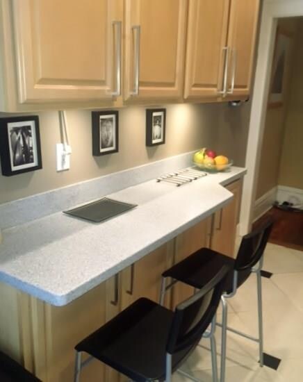 Kitchen breakfast counter