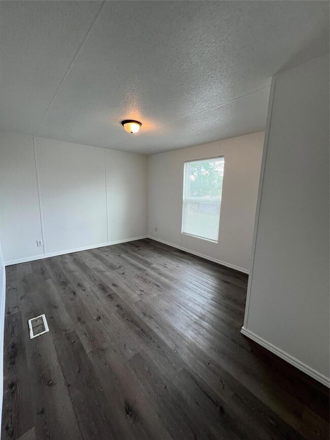 301 Stonebridge Ct, Weatherford, TX 76085 - photo 7