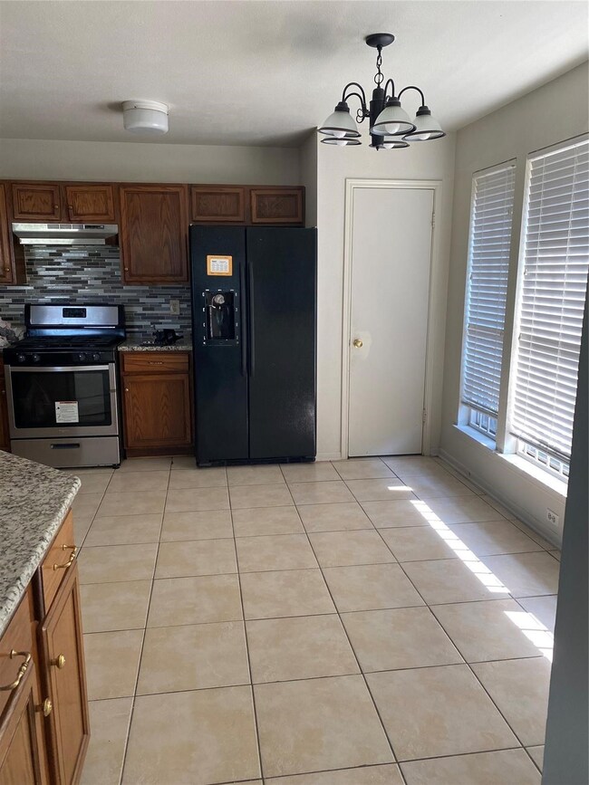 9402 Carmalee St, Houston, TX 77075 - photo 3