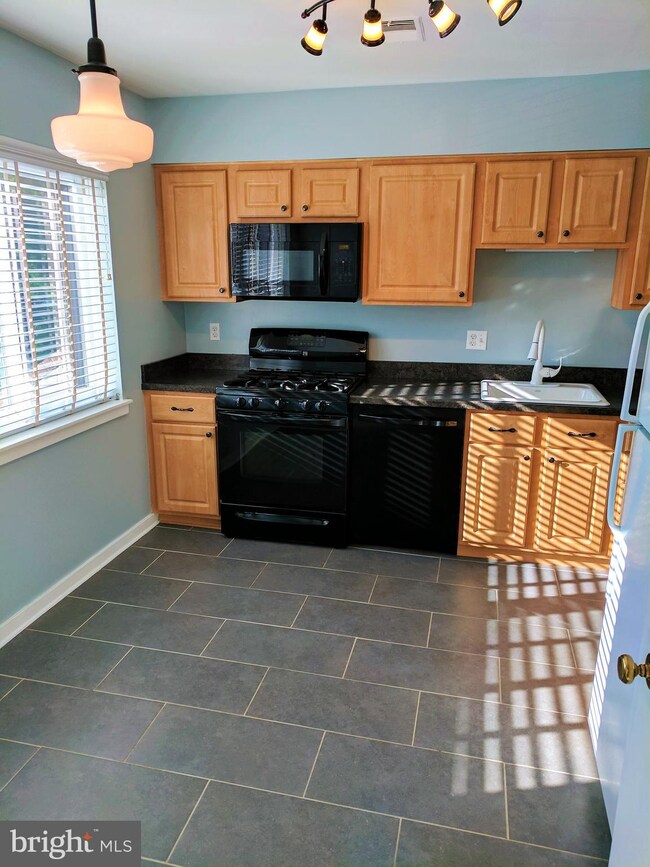 3719A Madison Ln, Falls Church, VA 22041 - photo 3