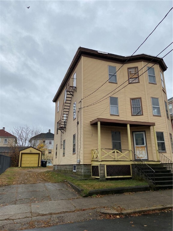 22 Darling St, Central Falls, RI 02863 - photo 2