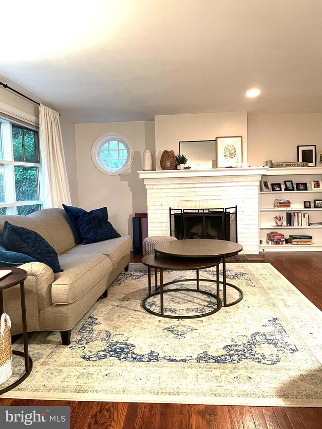 706 Maple Ct, Moorestown, NJ 08057 - photo 2