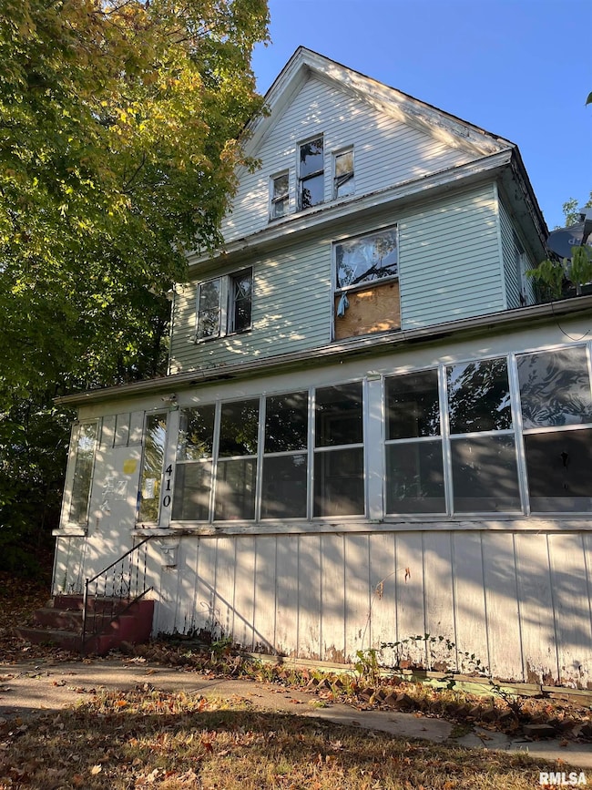 410 W 8th St, Davenport, IA 52803 - photo 2