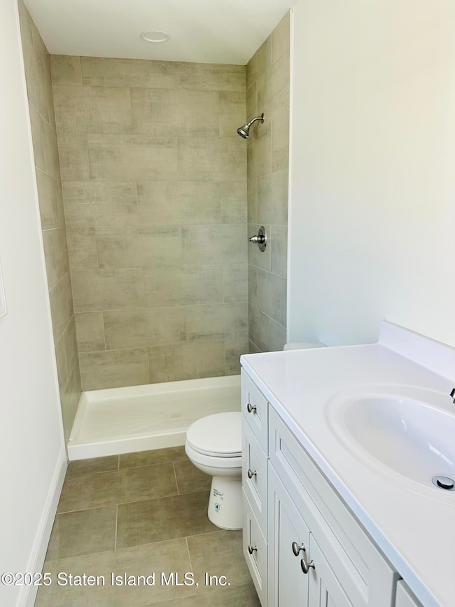 76B2-BATHROOM 2