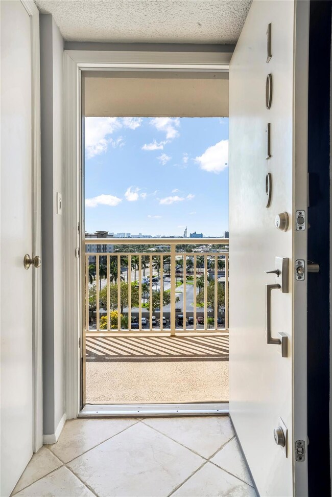 Waterford Point unit 1019, Pompano Beach, FL 33062 - photo 2