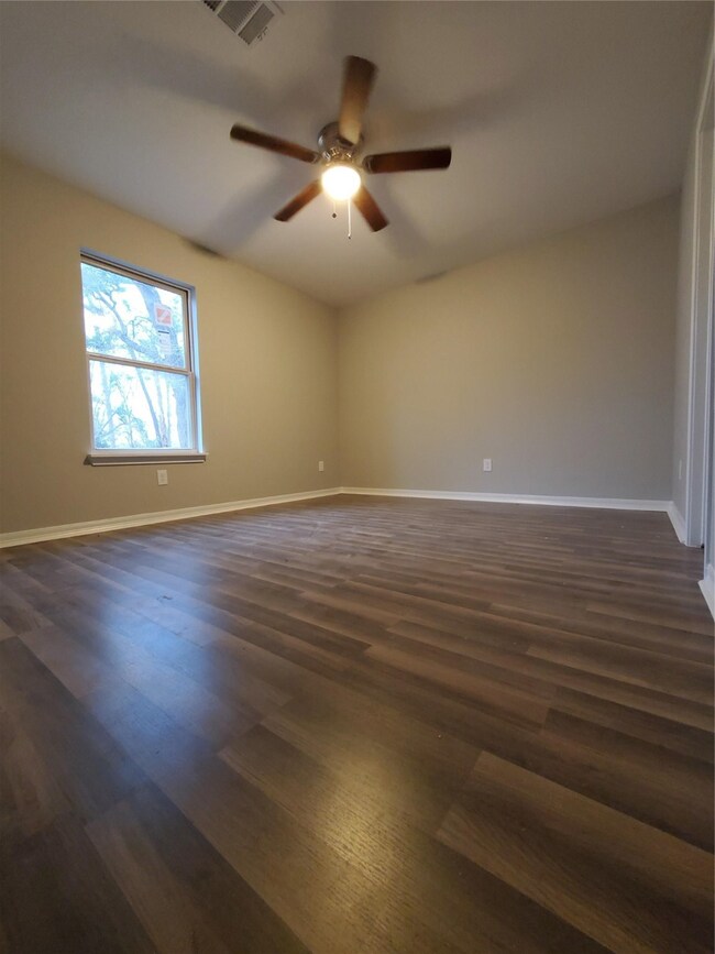 6905 S Hall St, Houston, TX 77028 - photo 2